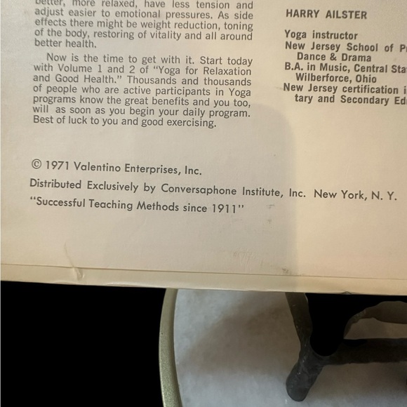 Yoga Instruction LP for Relaxation and Good Health (1971) w Illustrated Manual - Picture 4 of 6
